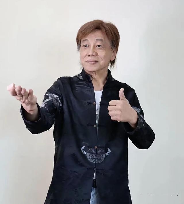 梁小龙疑空翻摔到头!2孩子留学一年花百万,拼命工作仍买不起房(组图) - 1