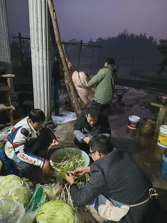 数千人到场，10万人围观，“杀年猪”凭啥让全网提前过年（组图） - 4