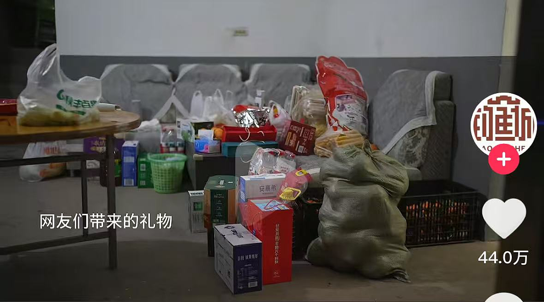 重庆杀猪宴女孩呆呆爆火经过梳理：农村美甲女孩3天400万收入的流量秘密（组图） - 11