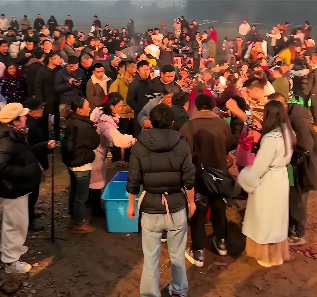 重庆杀猪宴女孩呆呆爆火经过梳理：农村美甲女孩3天400万收入的流量秘密（组图） - 19