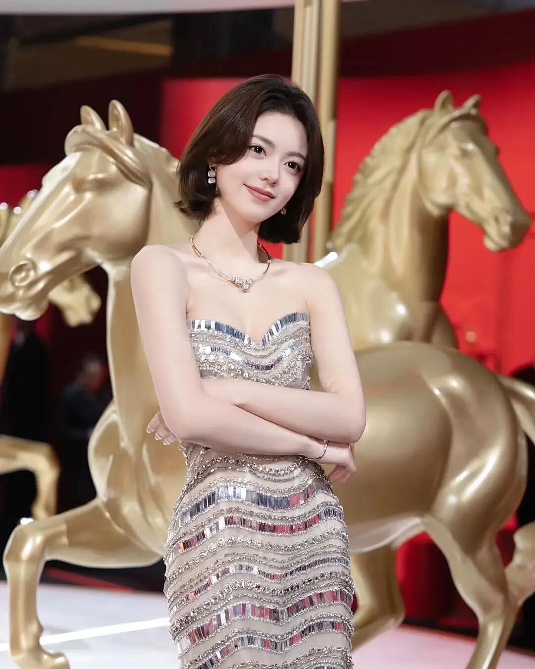 【美女】从国民闺女到轻熟女神!赵今麦写真露出事业线太性感撩人(组图) - 2
