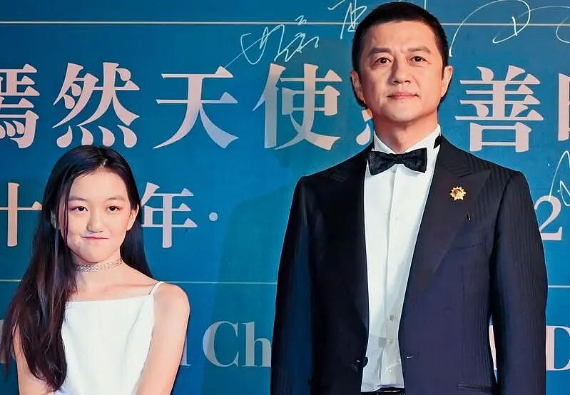 李亚鹏欠租2000万背后，他最成功的投资，是养出了一个“有担当”的女儿（组图） - 1