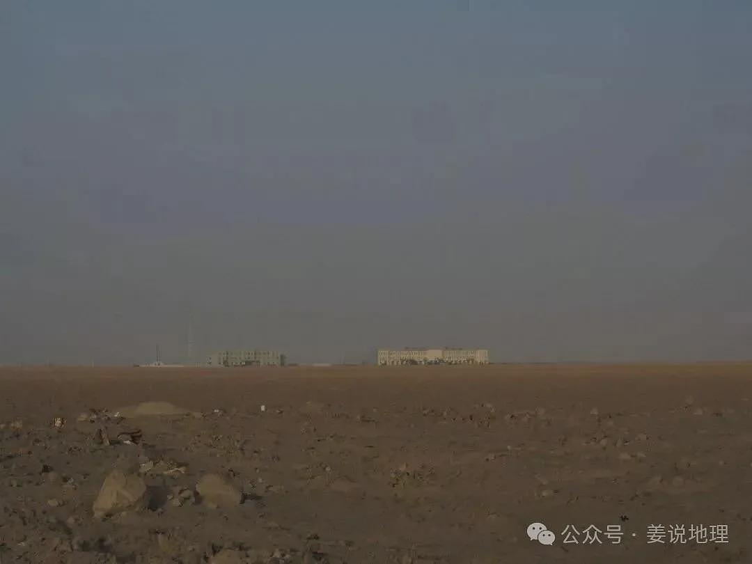 中国最孤独的镇：全镇就一幢楼（组图） - 3