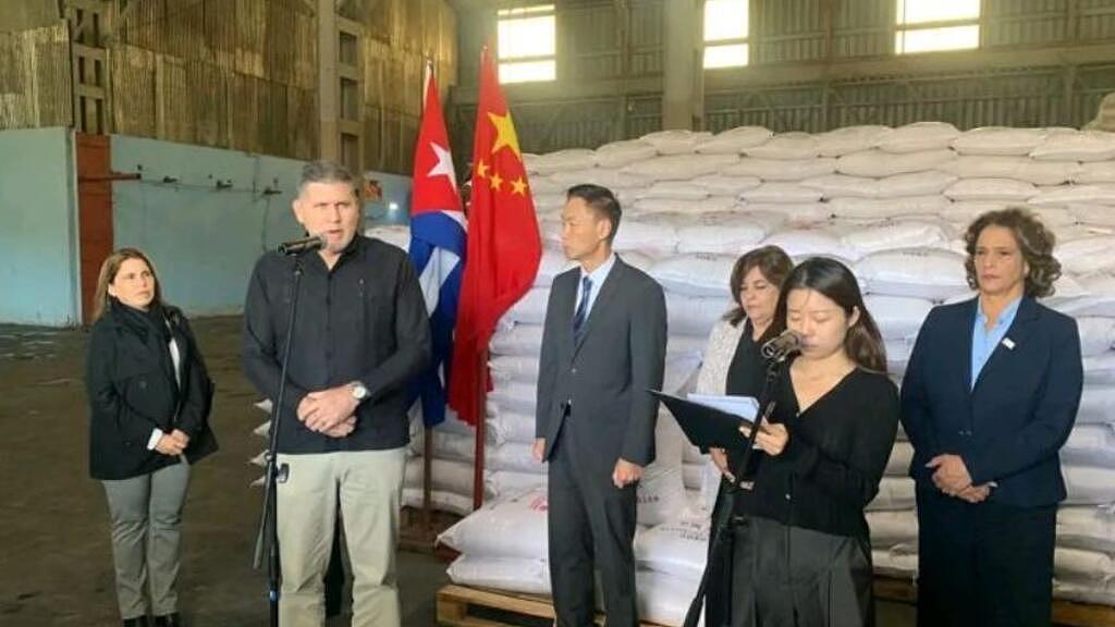 中国援助古巴首批大米交付，卡斯特罗侄孙表感谢（图） - 1