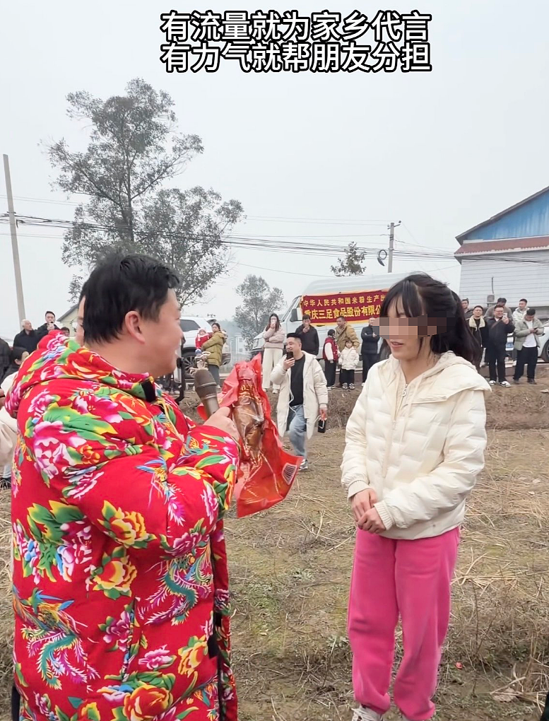 重庆杀猪宴女孩呆呆爆火经过梳理：农村美甲女孩3天400万收入的流量秘密（组图） - 22
