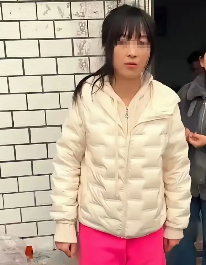 重庆杀猪宴女孩呆呆爆火经过梳理：农村美甲女孩3天400万收入的流量秘密（组图） - 18