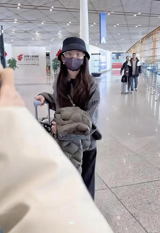 27岁宋祖儿机场暴瘦引担忧，昔日甜妹瘦到不足80斤（组图） - 2