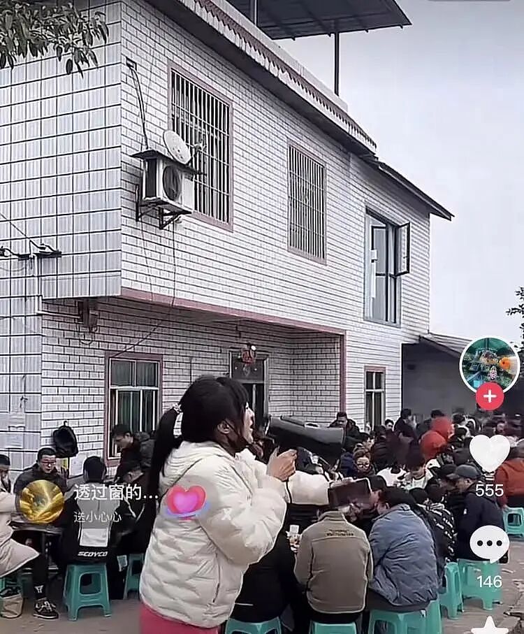 重庆杀猪宴女孩呆呆爆火经过梳理：农村美甲女孩3天400万收入的流量秘密（组图） - 16