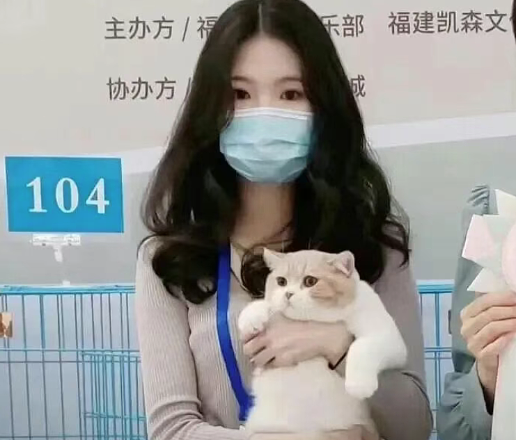 女生怀小鲜肉网红孩子要抚养费被骂捞女!开直播秀颜值身材学历风评反转(组图) - 27