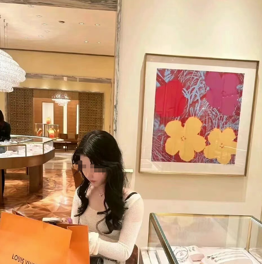 女生怀小鲜肉网红孩子要抚养费被骂捞女!开直播秀颜值身材学历风评反转(组图) - 24