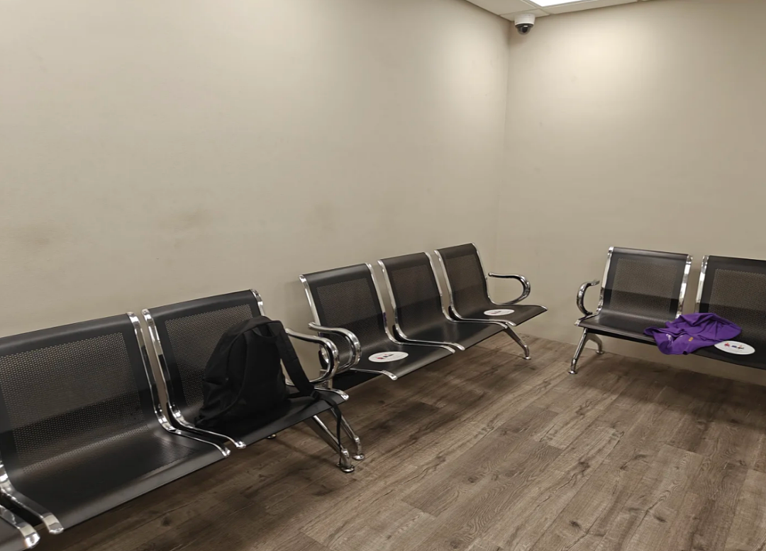 中国小伙落地新加坡被关“小黑屋”,竟干出这件事!恐遭巨额罚款、终身禁入境…(组图) - 3