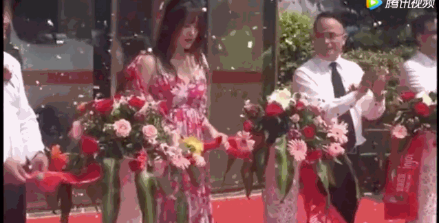 过气女星,靠姐弟恋翻身(组图) - 5