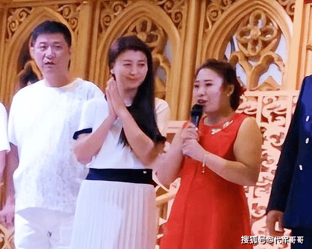 闫学晶哭穷风波后首次露面！旧账被彻底翻出（组图） - 11