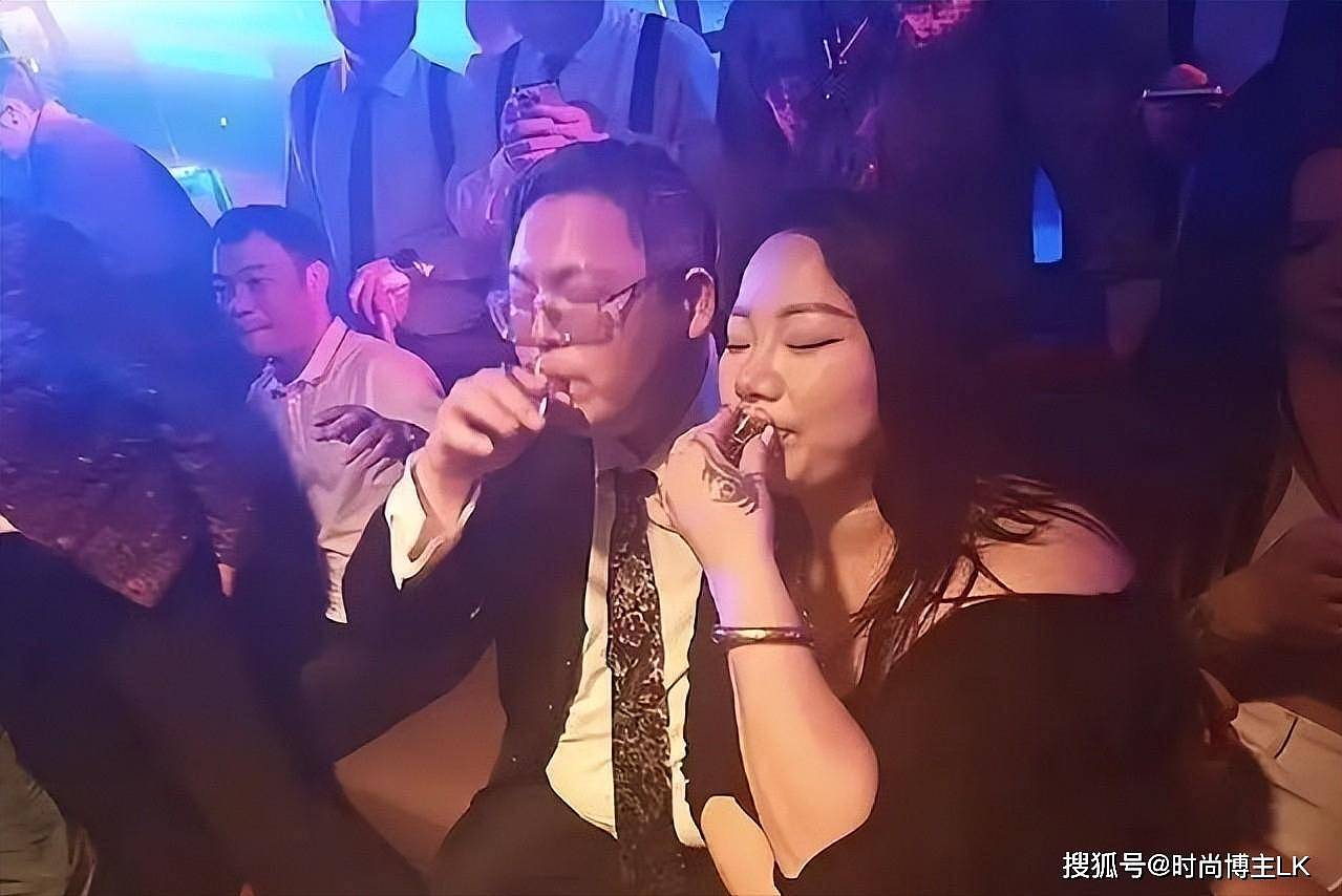 向太直播爆料改了遗嘱,只有第三代能继承(组图) - 6
