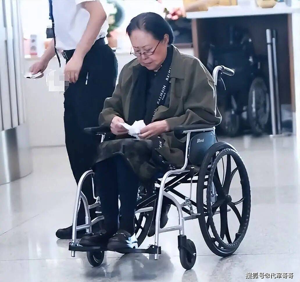 76岁斯琴高娃近况曝光！第三任丈夫已离世4年，生日妆容引发热议（组图） - 7