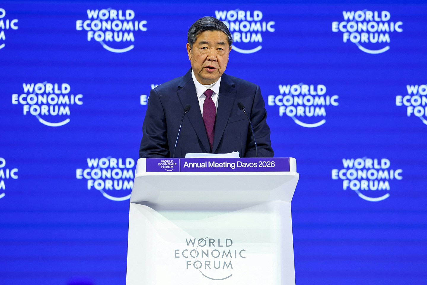 国务院副总理何立峰，据报于达沃斯论坛期间与库克等企业高层会面（组图） - 2