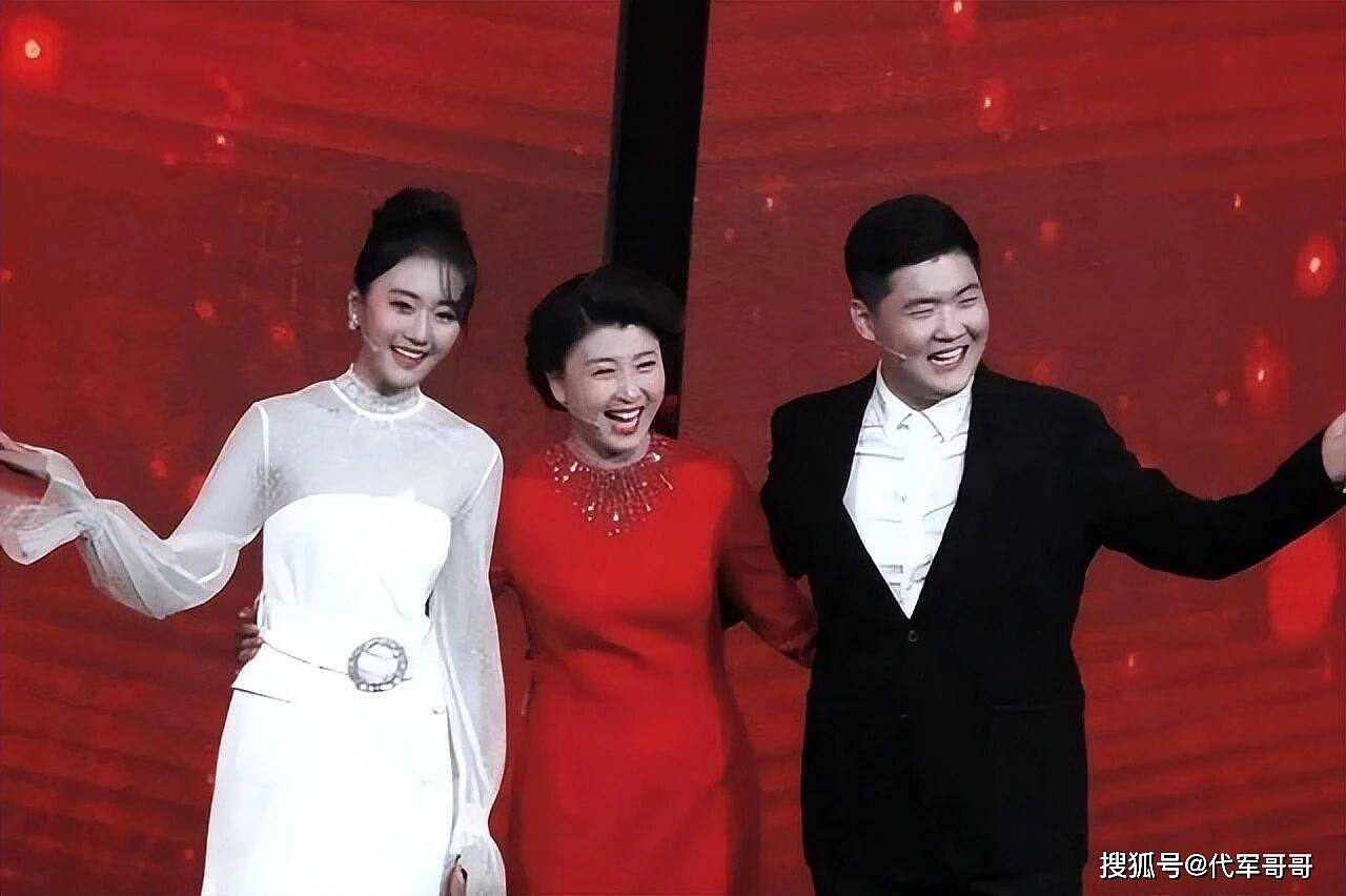 闫学晶哭穷风波后首次露面！旧账被彻底翻出（组图） - 8