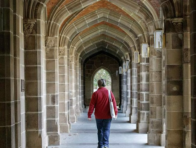 最新数据！2026大学录取趋势公布，健康类课程成最大赢家，IT专业遇冷暴跌（组图） - 4