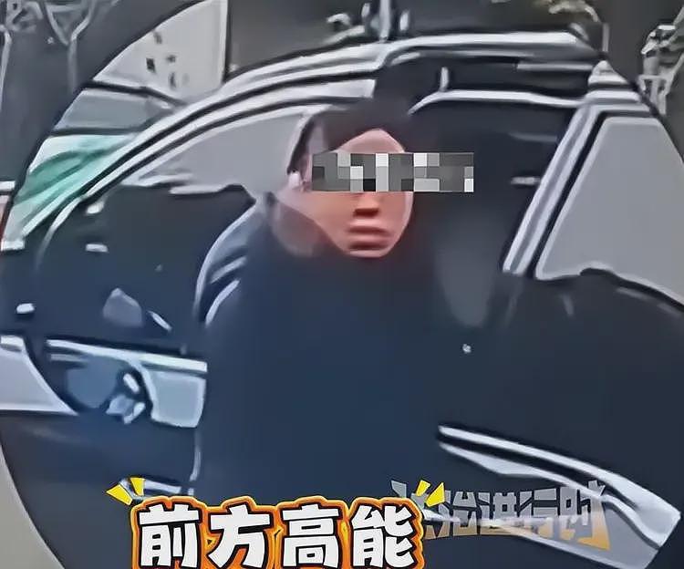 女子违停竖中指挑衅被撞：正脸被扒已社死，内情流出，司机疑发声（组图） - 5