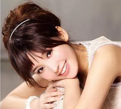 过气女星,靠姐弟恋翻身(组图) - 7