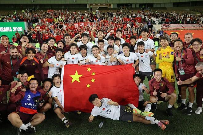 冲上热搜！U23国足主帅禁止球员点外卖（组图） - 1