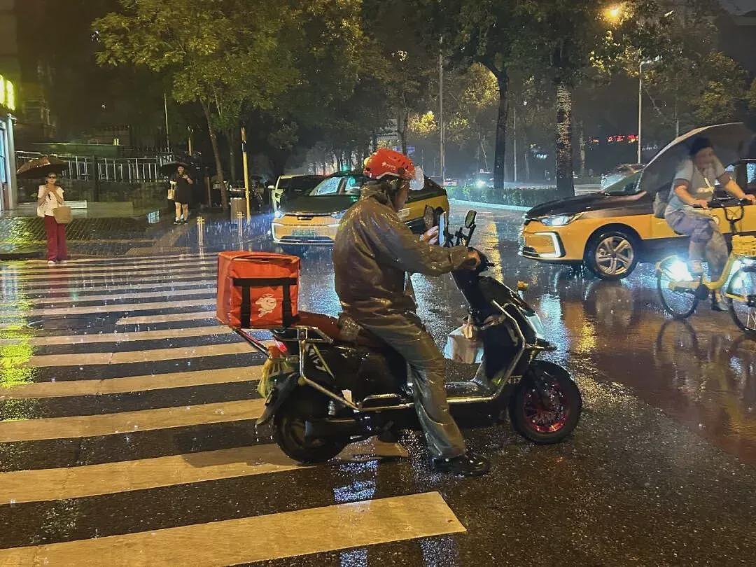 在极端天气下忍耐的劳动者，度过了怎样的2025？（组图） - 10