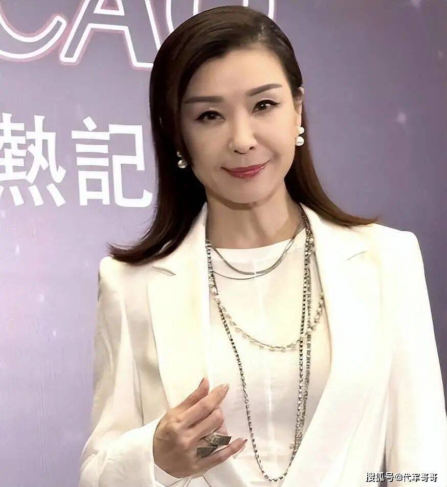 她21岁嫁52岁富豪，结婚13天老公离世，打10年官司（组图） - 10