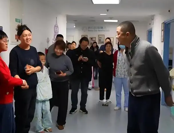【情感】李亚鹏“哭穷”上热搜!33万人捐1857万,前妻也来点赞,背后的故事让全网破防(组图) - 14