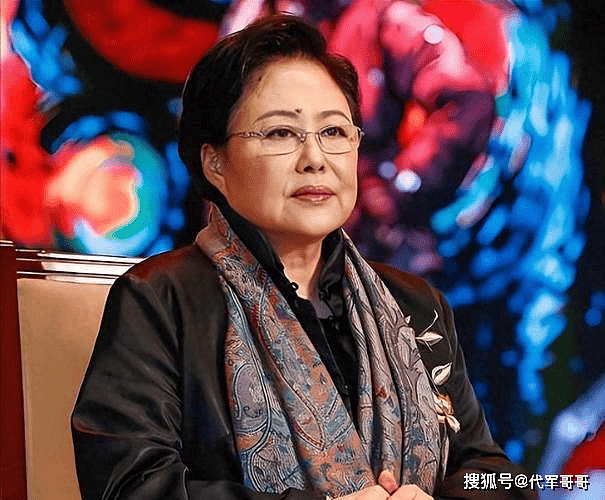 76岁斯琴高娃近况曝光！第三任丈夫已离世4年，生日妆容引发热议（组图） - 9