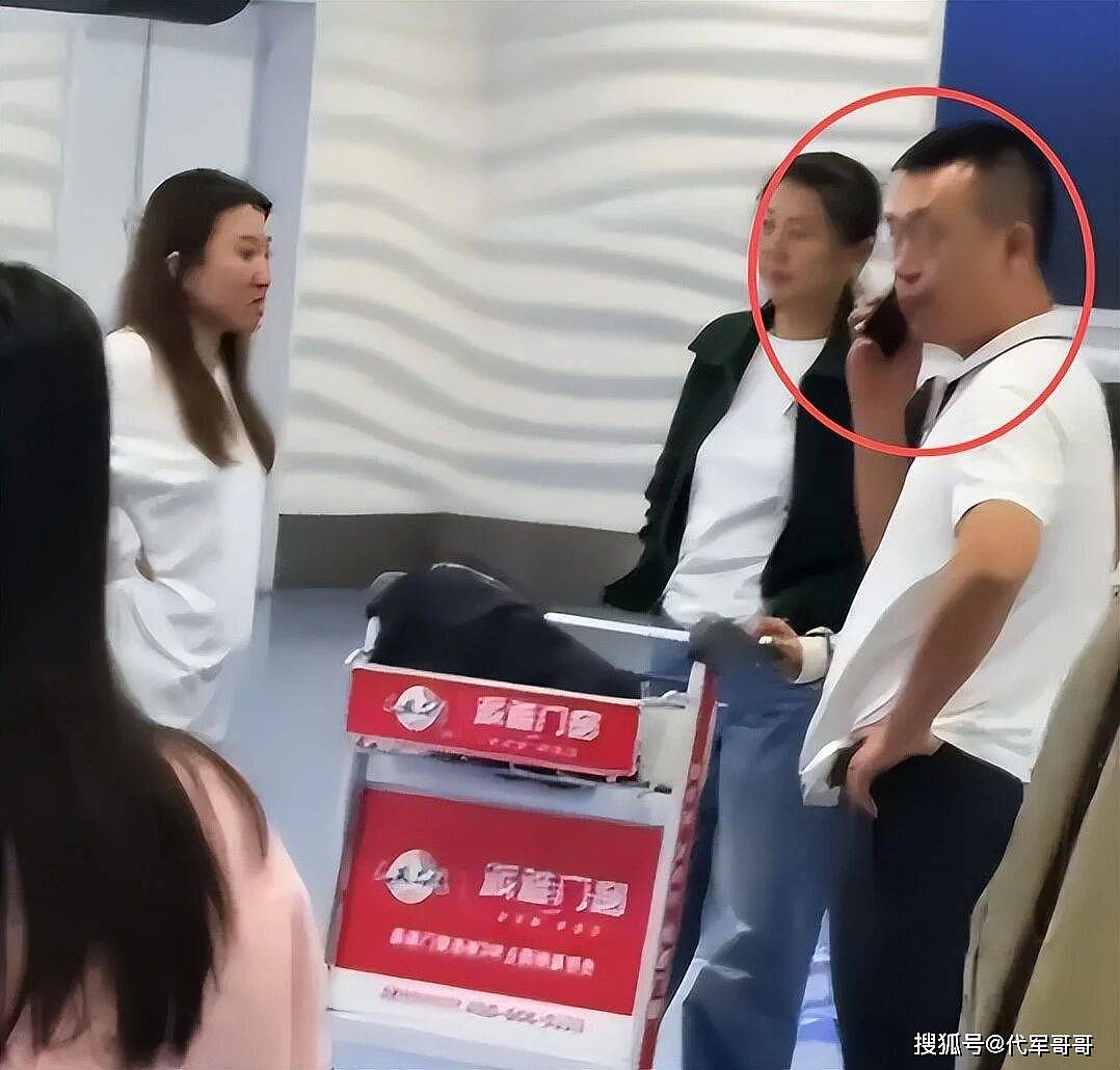 闫学晶哭穷风波后首次露面！旧账被彻底翻出（组图） - 2