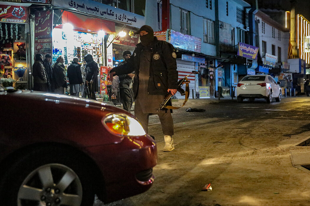 纽时：阿富汗中餐馆爆炸致七人死亡，伊斯兰国宣称对事件负责（图） - 1