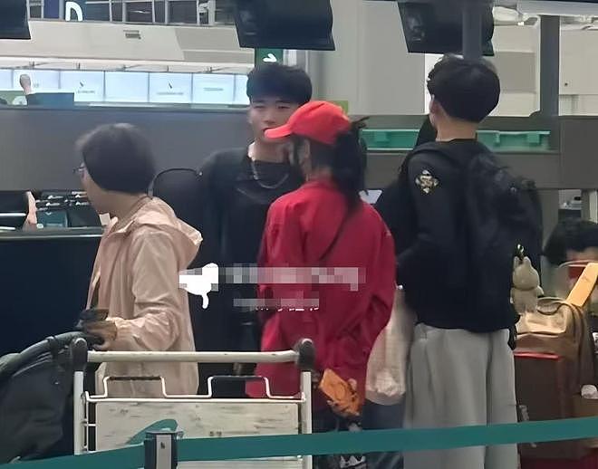 张柏芝一家送Lucas去澳洲！小Q个子比大哥还猛，小儿子大长腿抢镜（组图） - 38