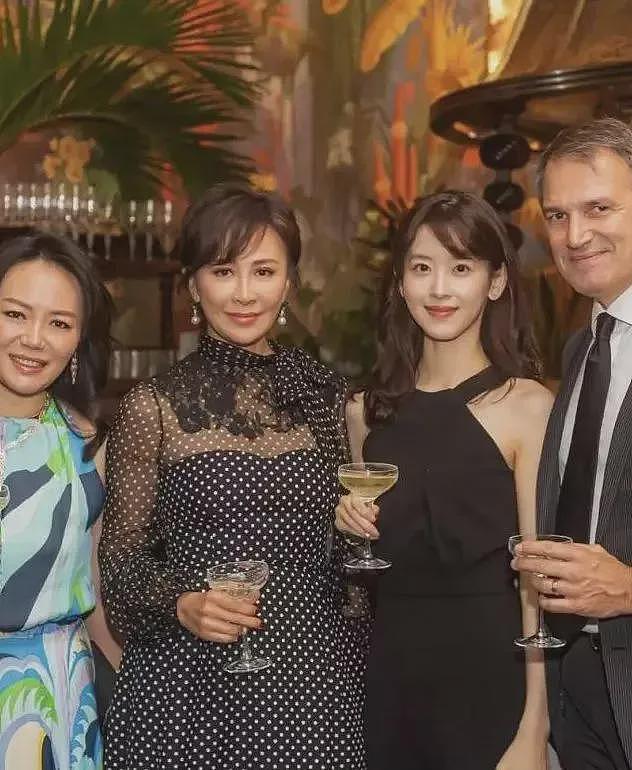 两位章小姐，不同方式养大的女儿（组图） - 2