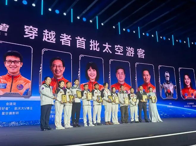 300万元一张票!演员黄景瑜将上太空,“很荣幸乘坐中国人自己的飞船”(组图) - 1