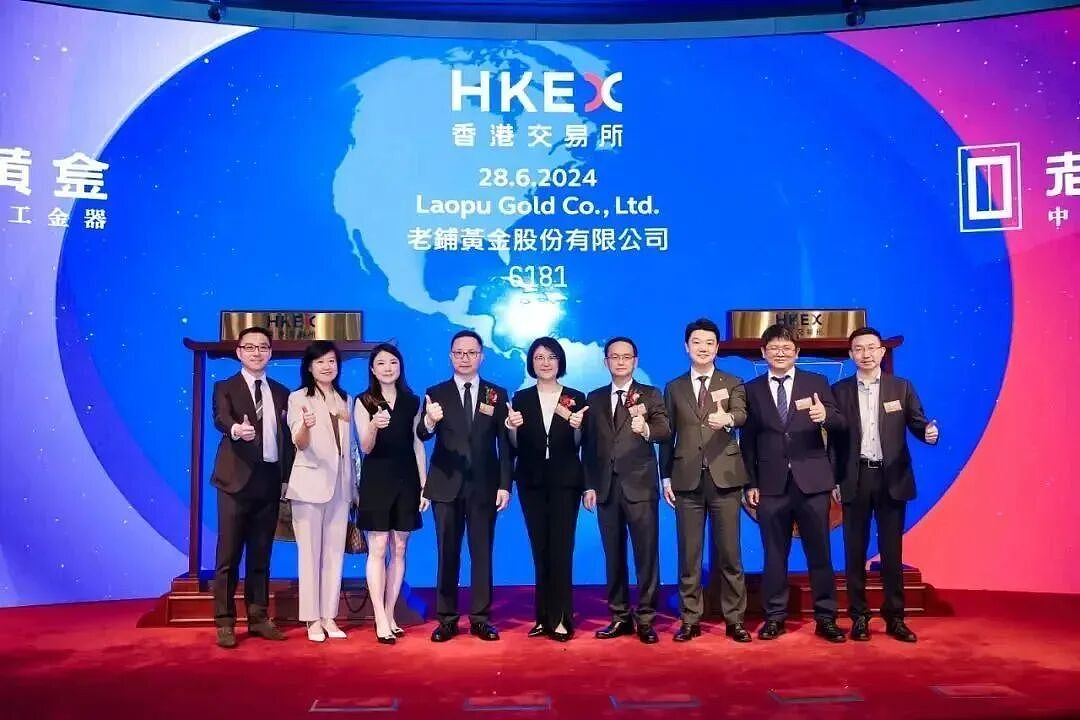 他下海卖黄金,贵妇排队疯抢(组图) - 18