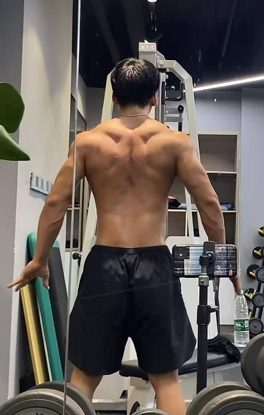 健身教练毕嘉琪去世,年仅26岁,一身肌肉很壮实,新房刚装修好(组图) - 7