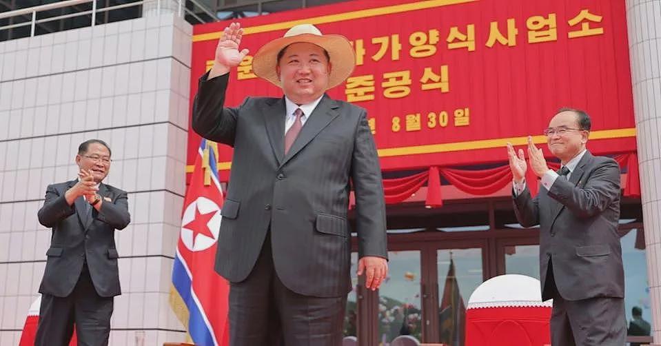 金正恩视察温泉，直闯“女汤”和熟女闲聊画面公开（图） - 1