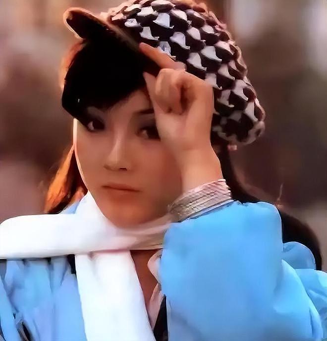 她11岁被导演看中，与名导同居多年被抛弃，童星出身却无人问津（组图） - 16