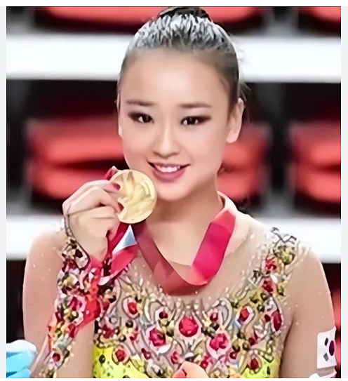中国体操世界冠军，娶了韩国体操女神（组图） - 11