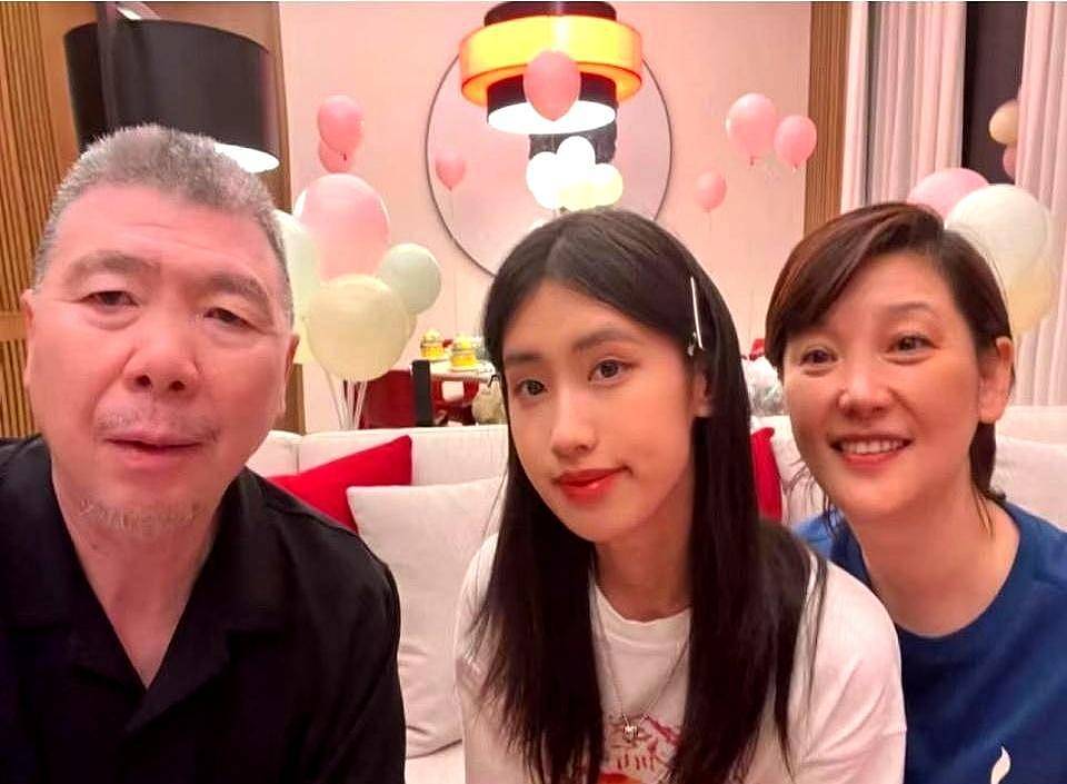 冯小刚是否和徐帆离婚?被曝清空与徐帆微博(组图) - 1