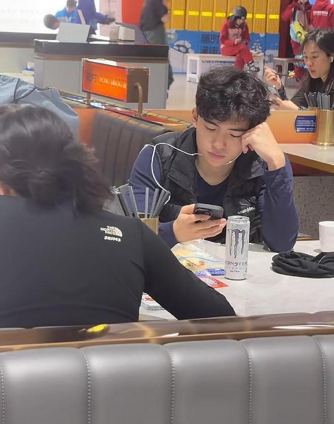 张柏芝一家送Lucas去澳洲！小Q个子比大哥还猛，小儿子大长腿抢镜（组图） - 24