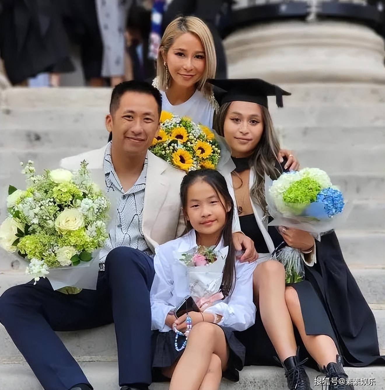 洗米华大女儿硕士毕业,洗米嫂戴钻戒出镜(组图) - 7