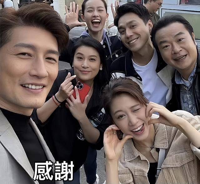 TVB力捧小花获颁10年服务金牌，曾被指私生活混乱（组图） - 7