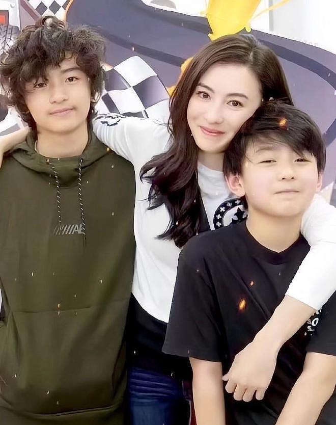 张柏芝一家送Lucas去澳洲！小Q个子比大哥还猛，小儿子大长腿抢镜（组图） - 15