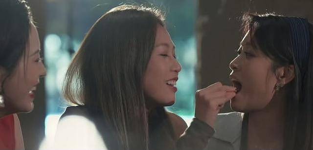 TVB力捧小花获颁10年服务金牌，曾被指私生活混乱（组图） - 9