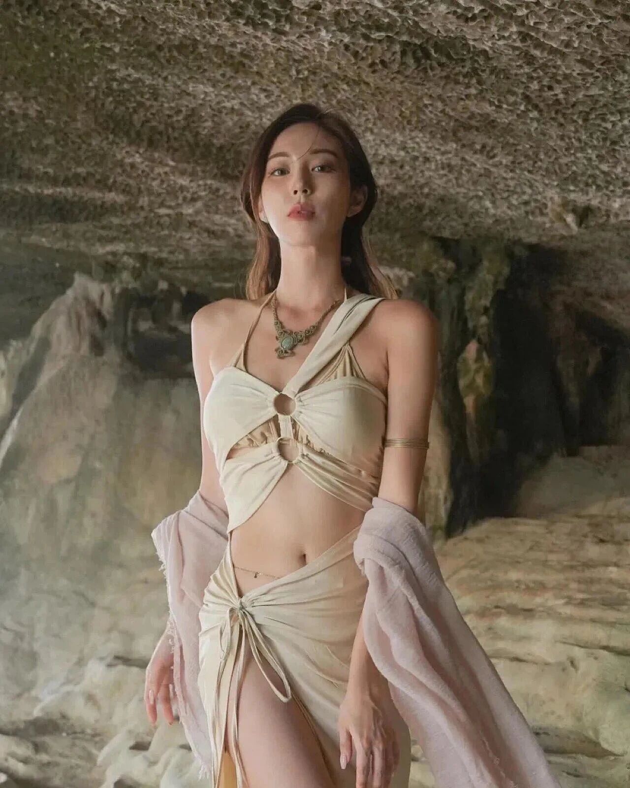 【美女】神似张钧宁，大秀凹凸身材，网友：零死角美女（组图） - 6