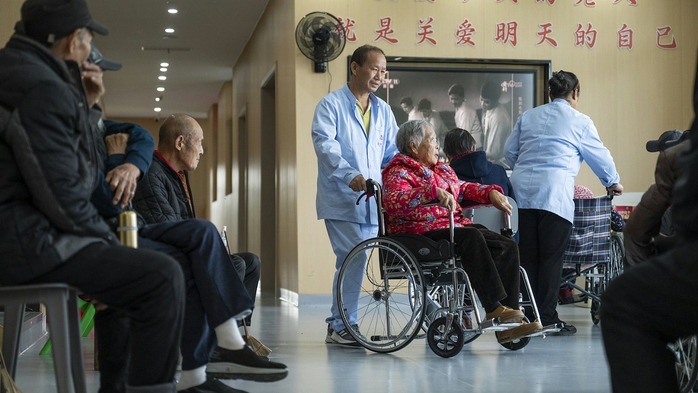 内地向中度以上失能长者发放补贴，每月最高800元（组图） - 1