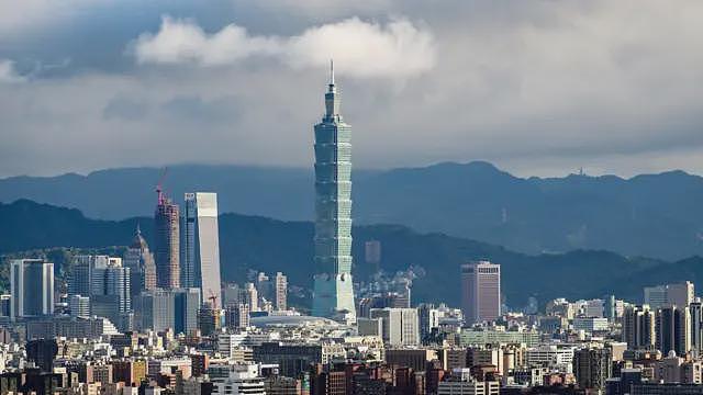“掉下去就会死”：Netflix直播徒手攀爬台北101激起的好奇与批判（组图） - 5