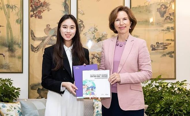 何超欣出席阿联酋策展，与胡兵同台交流，共同为环保做贡献（组图） - 1
