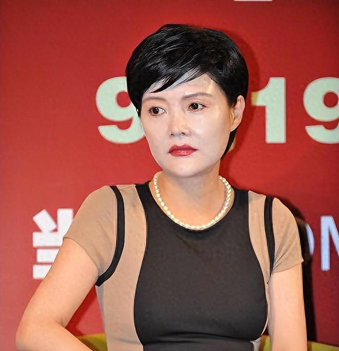 她11岁被导演看中，与名导同居多年被抛弃，童星出身却无人问津（组图） - 1